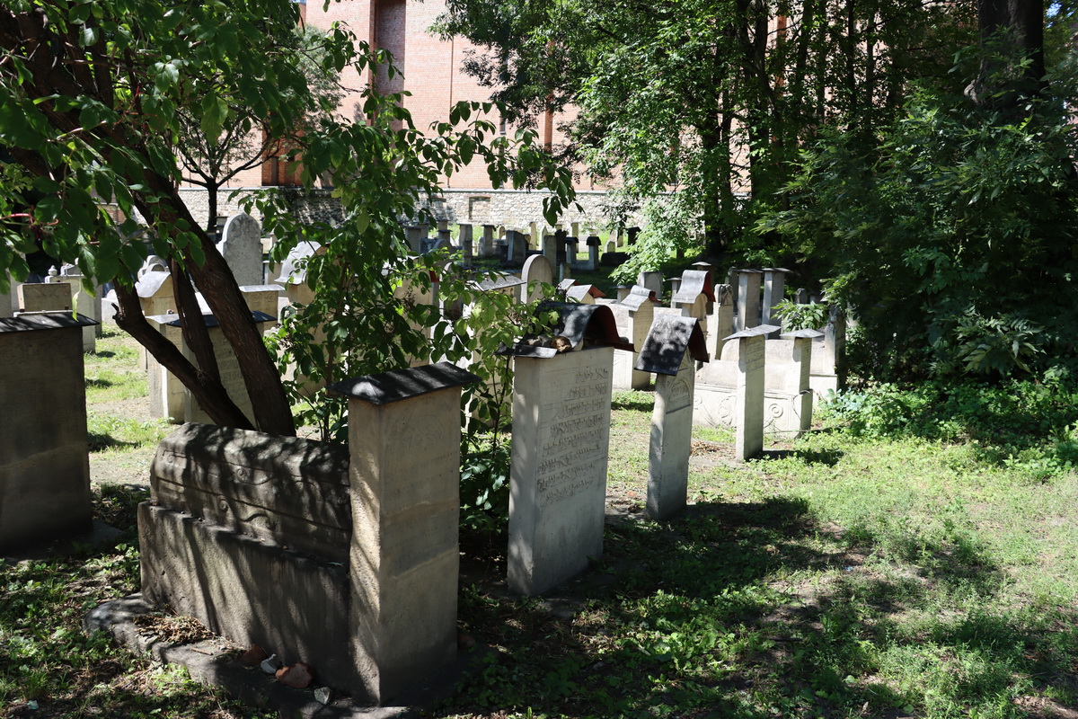 jewish cemeteries Kraków Remu